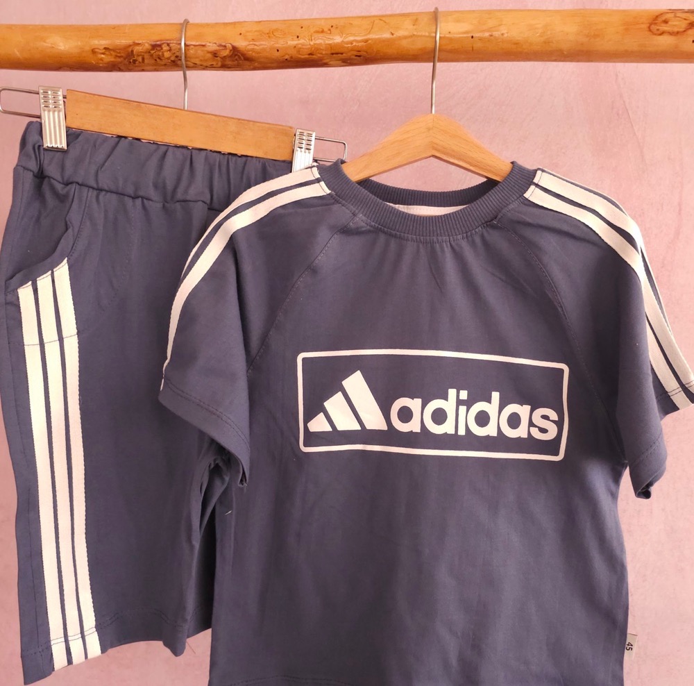 ست تیشرت و شلوارک بچگانه Adidas رنگ طوسی